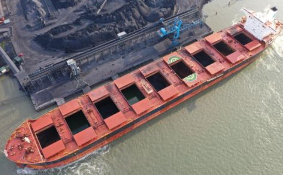 Grindrod loads the largest vessel in Port Maputo's history